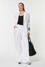 Load image into Gallery viewer, DOUBLE-BREASTED TAILORED BLAZER IN STRETCHY LINEN, UNLINED
