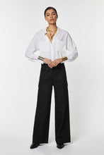 Load image into Gallery viewer, CARGO PANTS IN COTTON GABERDINE WITH BIG SIDE POCKETS
