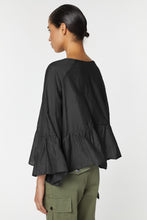 Load image into Gallery viewer, BLOUSE IN SILK/COTTON MUSLIN WITH A SCOOP NECK AND MAXI FRILLS
