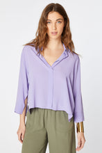 Load image into Gallery viewer, BOXY V-NECK COLLARED SHIRT IN CRÊPE DE CHINE WITH Ÿ SLEEVES

