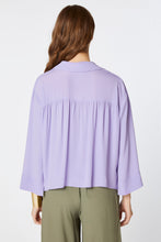 Load image into Gallery viewer, BOXY V-NECK COLLARED SHIRT IN CRÊPE DE CHINE WITH Ÿ SLEEVES
