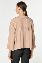 Load image into Gallery viewer, BOXY V-NECK COLLARED SHIRT IN CRÊPE DE CHINE WITH Ÿ SLEEVES

