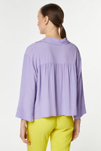 Load image into Gallery viewer, BOXY V-NECK COLLARED SHIRT IN CRÊPE DE CHINE WITH Ÿ SLEEVES
