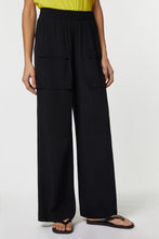Load image into Gallery viewer, CRÊPE DE CHINE PANTS WITH MAXI DOUBLE POCKETS ON THE SIDES
