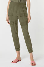 Load image into Gallery viewer, CRÊPE DE CHINE JOGGERS WITH MAXI DOUBLE POCKETS ON THE SIDES
