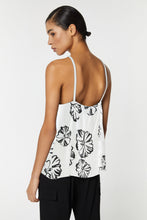 Load image into Gallery viewer, HALTER NECK TOP IN FLORAL-PRINTED VISCOSE
