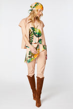 Load image into Gallery viewer, BOXY SLEEVELESS SHIRT IN STRETCHY COTTON POPLIN WITH MANDARIN COLLAR
