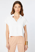 Load image into Gallery viewer, BOXY SLEEVELESS SHIRT IN CRÊPE DE CHINE WITH MANDARIN COLLAR
