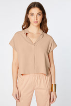 Load image into Gallery viewer, BOXY SLEEVELESS SHIRT IN CRÊPE DE CHINE WITH MANDARIN COLLAR
