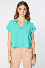 Load image into Gallery viewer, BOXY SLEEVELESS SHIRT IN CRÊPE DE CHINE WITH MANDARIN COLLAR

