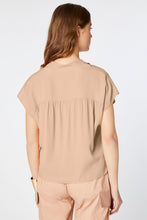 Load image into Gallery viewer, BOXY SLEEVELESS SHIRT IN CRÊPE DE CHINE WITH MANDARIN COLLAR
