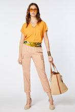 Load image into Gallery viewer, BOXY SLEEVELESS SHIRT IN CRÊPE DE CHINE WITH MANDARIN COLLAR
