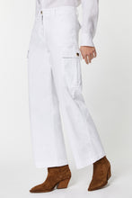 Load image into Gallery viewer, CARGO PANTS IN DENIM-LOOK STRETCHY COTTON GABERDINE
