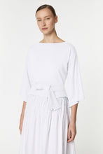 Load image into Gallery viewer, CREW-NECK CROPPED COTTON TOP WITH SASH
