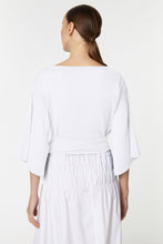 Load image into Gallery viewer, CREW-NECK CROPPED COTTON TOP WITH SASH
