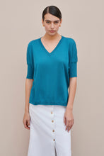 Load image into Gallery viewer, COTTON V-NECK TOP WITH THREE QUARTER SLEEVES
