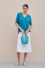 Load image into Gallery viewer, COTTON V-NECK TOP WITH THREE QUARTER SLEEVES

