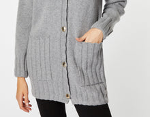Load image into Gallery viewer, BIG OVERSIZE CARDIGAN IN CHUNKY CASHMERE
