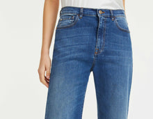 Load image into Gallery viewer, BLUE DENIM RELAXED STRAIGHT JEANS
