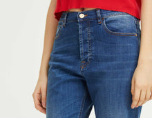 Load image into Gallery viewer, BLUE DENIM ROLLED-CUFF JEANS
