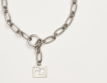 Load image into Gallery viewer, CREWNECK NECKLACE WITH CARABINER CLOSURE AND CG LOGO
