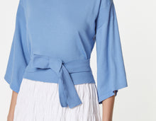 Load image into Gallery viewer, CREW-NECK CROPPED COTTON TOP WITH SASH
