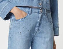 Load image into Gallery viewer, FIVE-POCKET JEANS IN LIGHT WASH DENIM WITH BEJEWELLED DETAILS AND FRAYED HEMS
