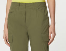 Load image into Gallery viewer, CARGO PANTS IN STRETCHY POPLIN

