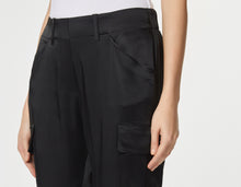 Load image into Gallery viewer, CARGO PANTS IN STRETCHY SATIN
