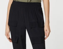 Load image into Gallery viewer, CRÊPE DE CHINE JOGGERS WITH MAXI DOUBLE POCKETS ON THE SIDES
