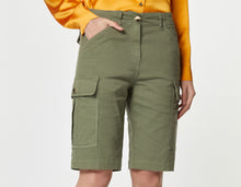Load image into Gallery viewer, CARGO SHORTS IN DENIM-LOOK STRETCHY COTTON GABERDINE
